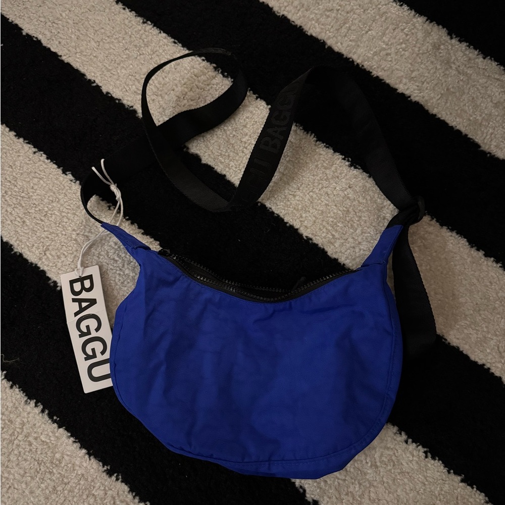 Small Baggu Crescent in the color Lapis